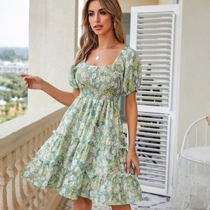 NWOT green floral daisy milkmaid dress Small